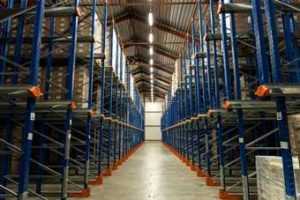 Frigo opslag: modern diepvriesmagazijn in Nieuw-Vennep voor palletvervoer en opslag van gekoelde producten