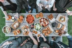 Home Ingrediënten voor maaltijdbox klaar om te bereiden voor het avondeten