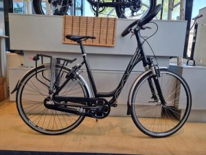 Home Urban Arrow bakfiets in fietswinkel Dordrecht met stabiele wegligging en ergonomisch design voor gezinnen